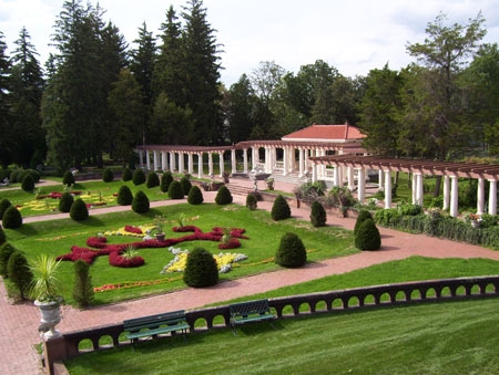 Experience the Ever Changing Tapestry at Sonnenberg Gardens
